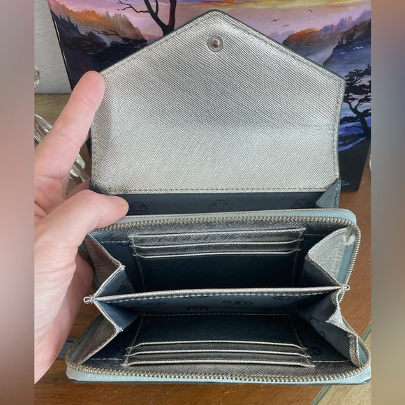 Not For Sale Tory Burch Metallic Envelope Wristlet - Picture 3 of 16